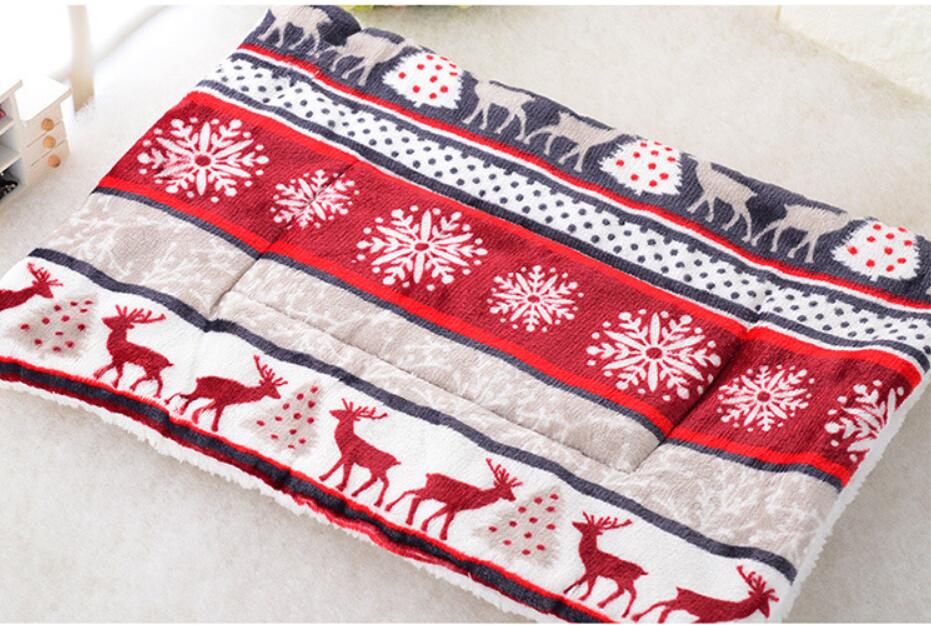 Blanket dog mat (Deer): red and gray stripe pattern with deer and snowflakes