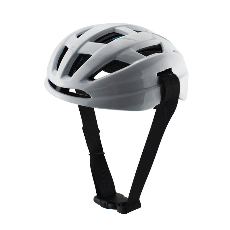 Weißer Pet-Riding-Helm mit Lüftungsgittern und zwei Kinnriemen