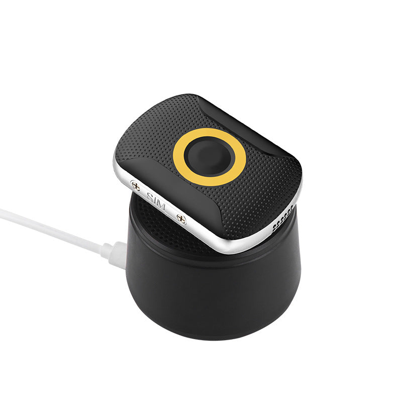 Schwarzer GPS-Tracker am Halter, gelber Ring und seitliche Anschlüsse