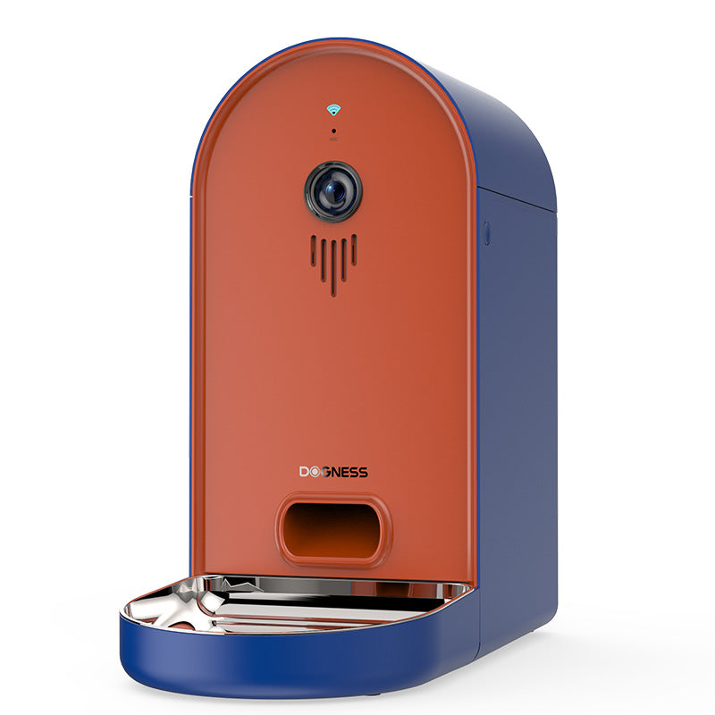 Smart Pet Feeder mit orangefarbener Front und Kamera, geöffneter Futterwanne