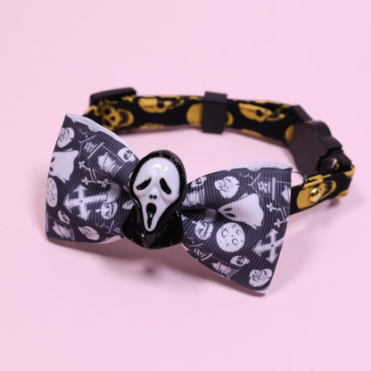 Pet Collar Halsband: dunkel mit weißen Gespenst-/Skelettmotiven, große weiße Ghost-Applikation
