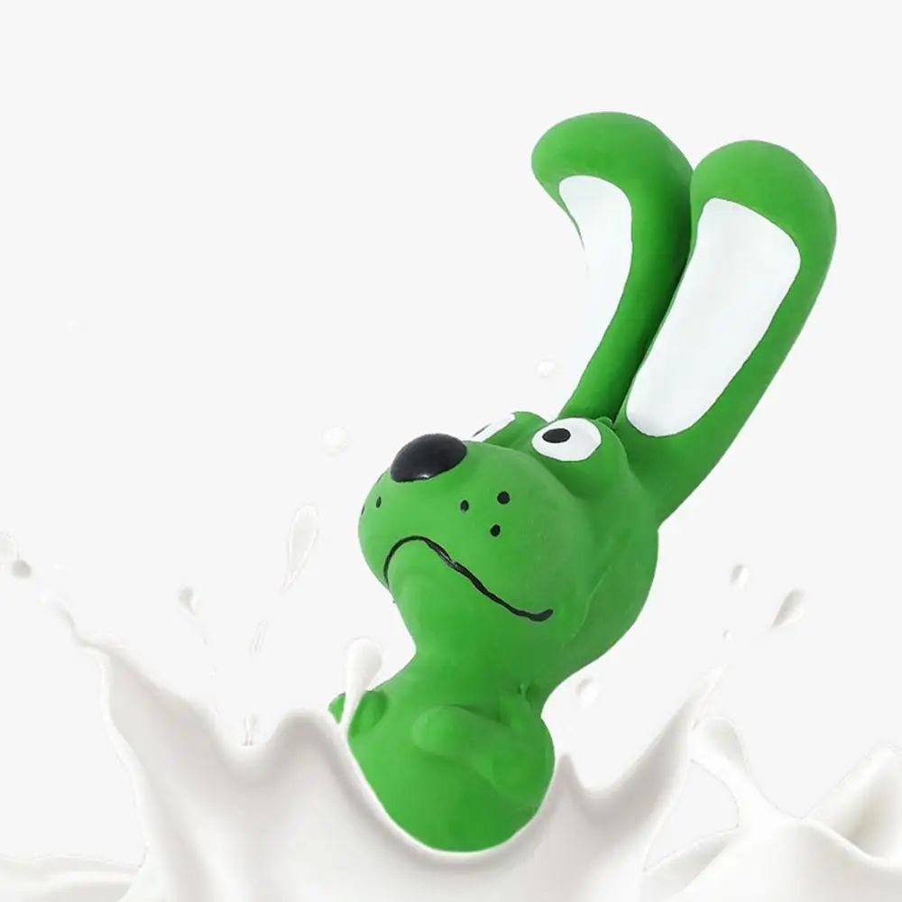Grünes Latex-Hase-Spielzeug, springende Pose mit Quietscher, seitliche Ansicht