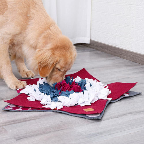 Stress relief slow food mat in Rot mit weißen, blauen und magenta Stoffstreifen