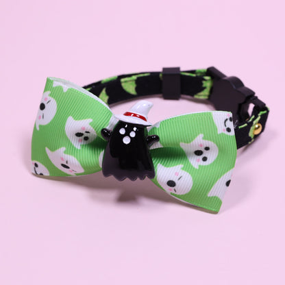 Pet Collar Halsband: grüne Schleife mit weißen Hundemotiven, schwarze Figur mit Hut