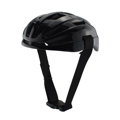 Schwarzer Pet-Riding-Helm mit Lüftungsöffnungen und Kinnriemen